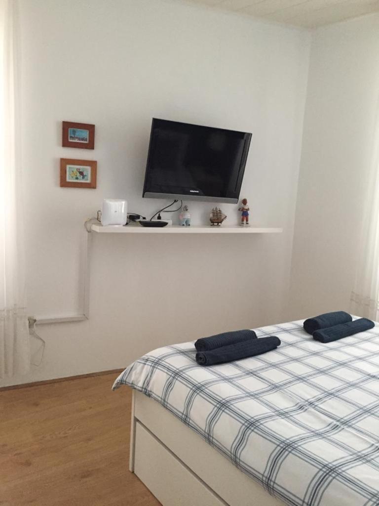 Holiday Home Isabella Віс Екстер'єр фото