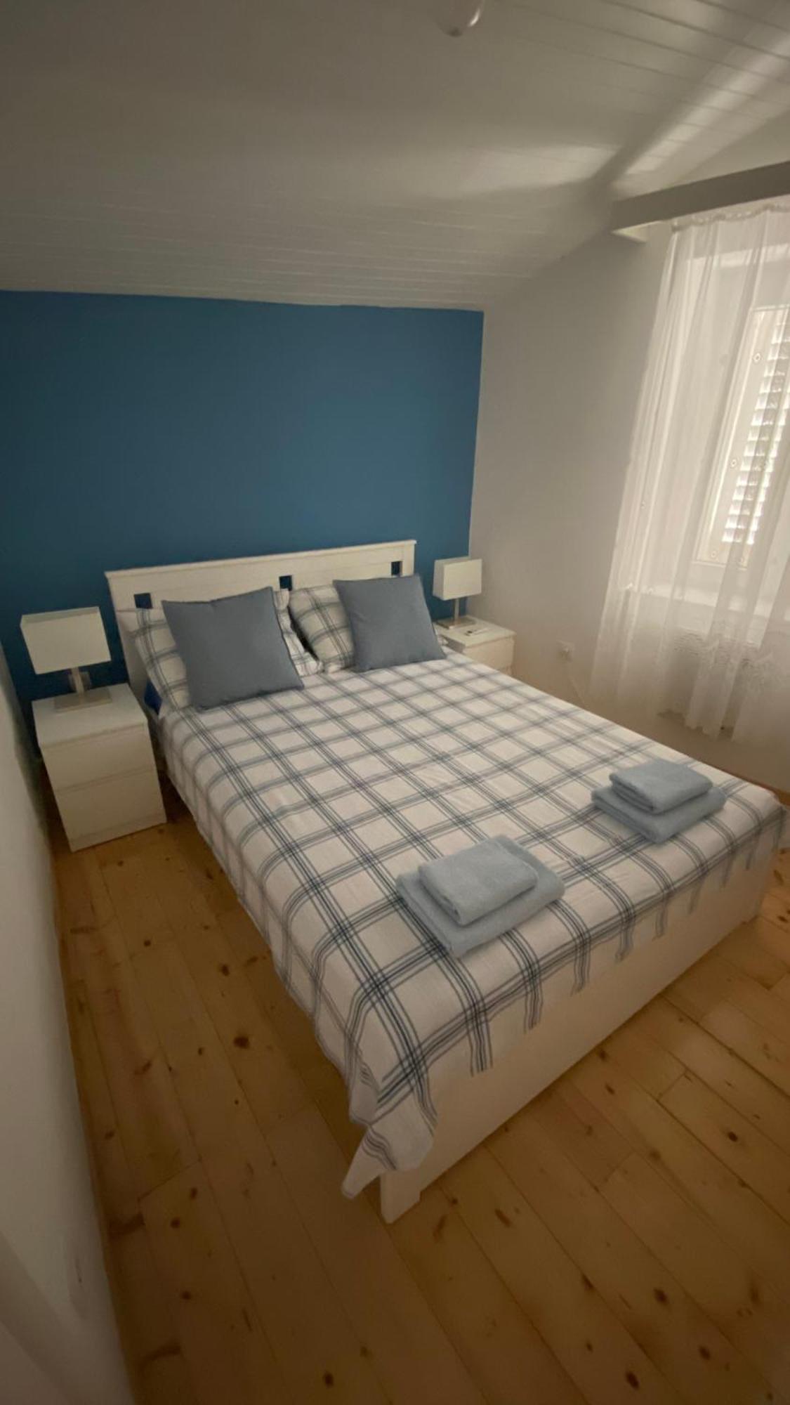 Holiday Home Isabella Віс Екстер'єр фото