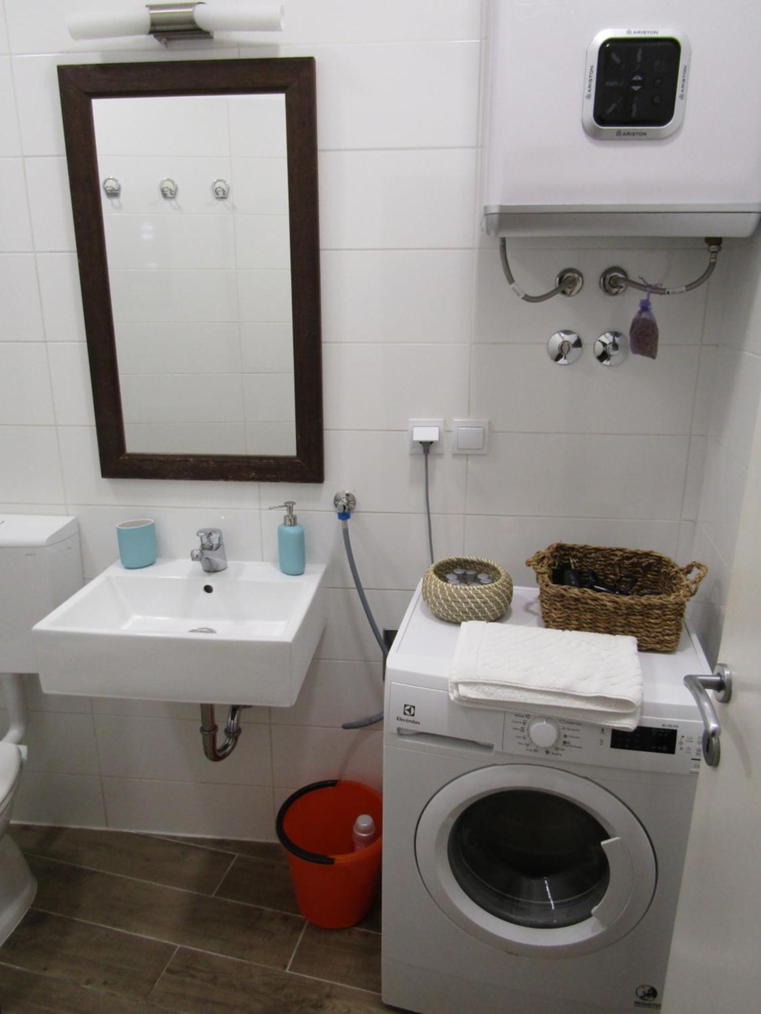 Holiday Home Isabella Віс Екстер'єр фото